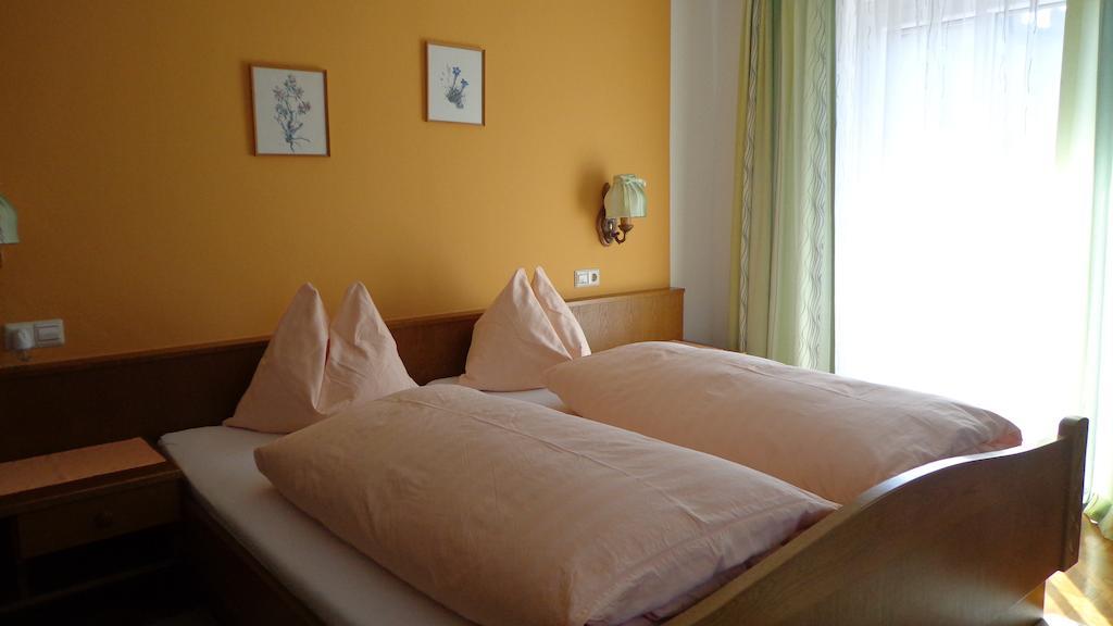 Gasthof Franz Von Assisi Pension Anif Buitenkant foto