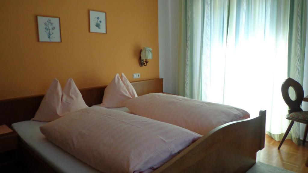 Gasthof Franz Von Assisi Pension Anif Buitenkant foto